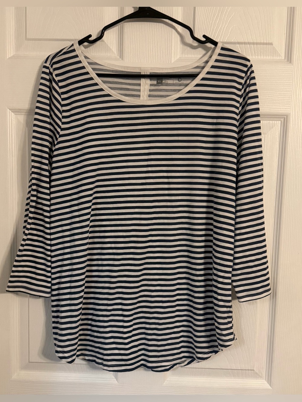Xersion Women’s Striped Blue & White 3/4 Sleeve Round Neck Size Xl Relaxed Fit